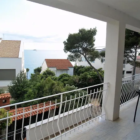 On The Beach Apartment *