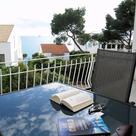 Apartment On The Beach *