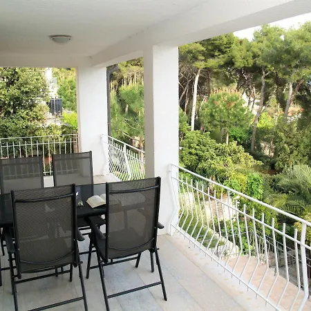On The Beach Apartment *